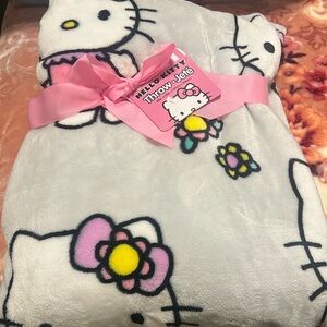 HELLO KITTY GRAY FLOWER BLANKET
